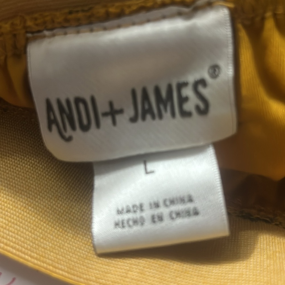 Andi + James Pleated Skirt with Floral Print in Mustard Yellow. Size L - Picture 8 of 10